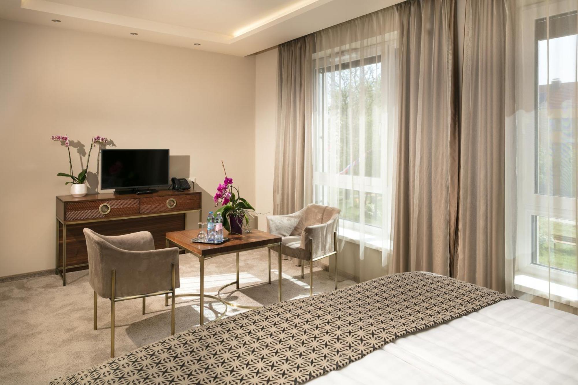 Hotel Kalvaria Superior Győr Extérieur photo