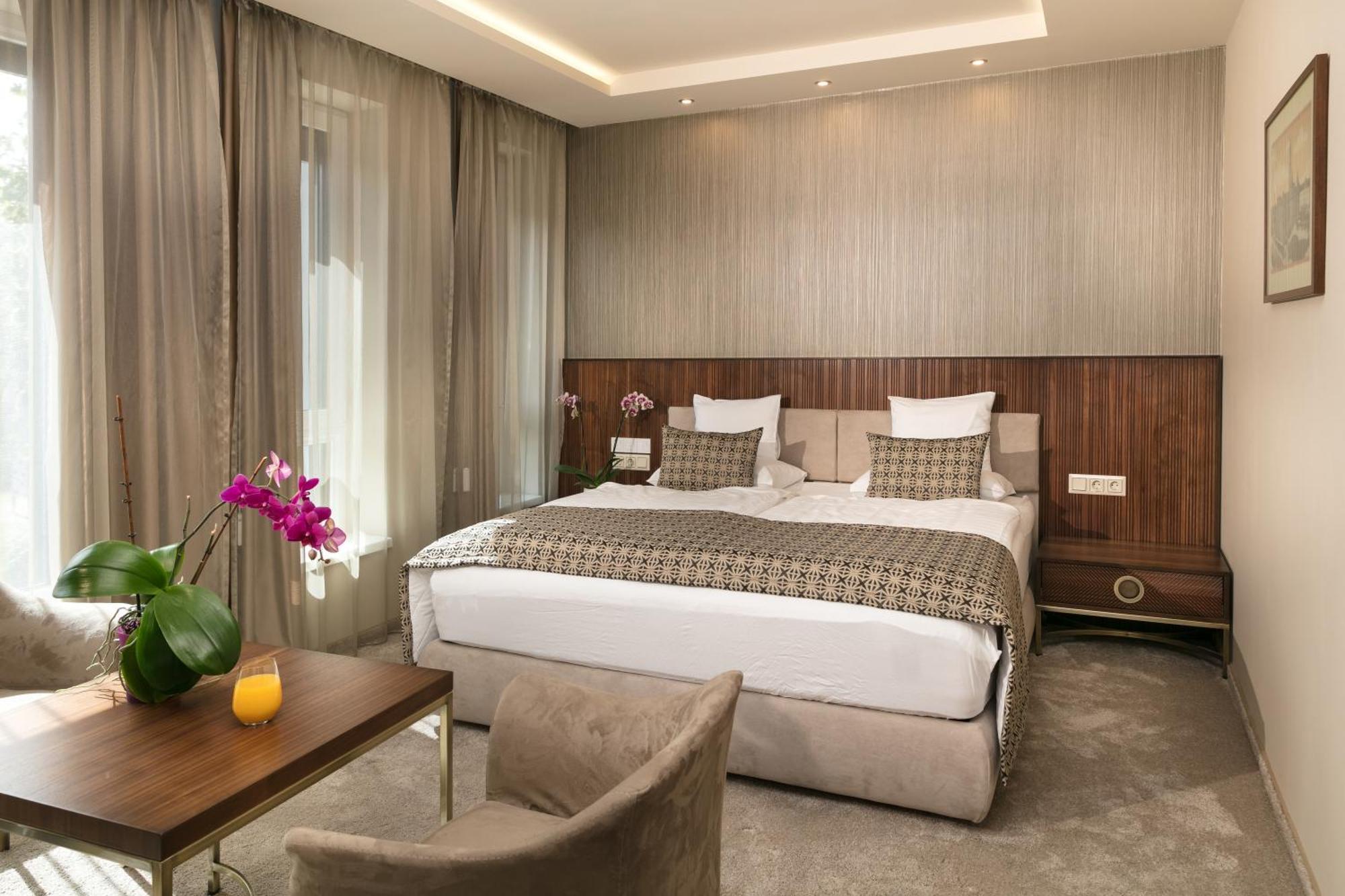 Hotel Kalvaria Superior Győr Extérieur photo