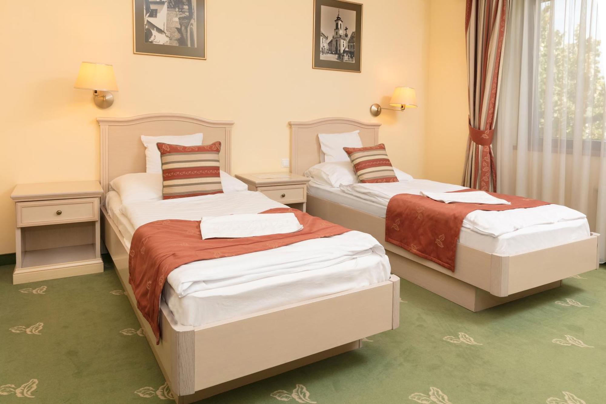 Hotel Kalvaria Superior Győr Extérieur photo