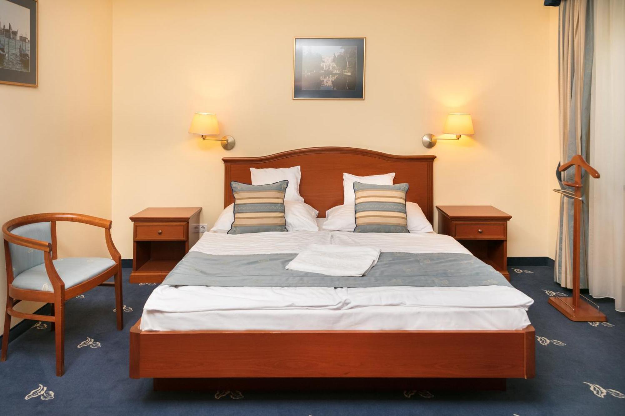 Hotel Kalvaria Superior Győr Extérieur photo