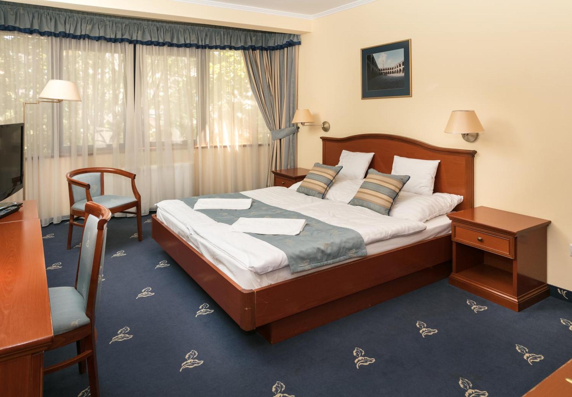 Hotel Kalvaria Superior Győr Extérieur photo
