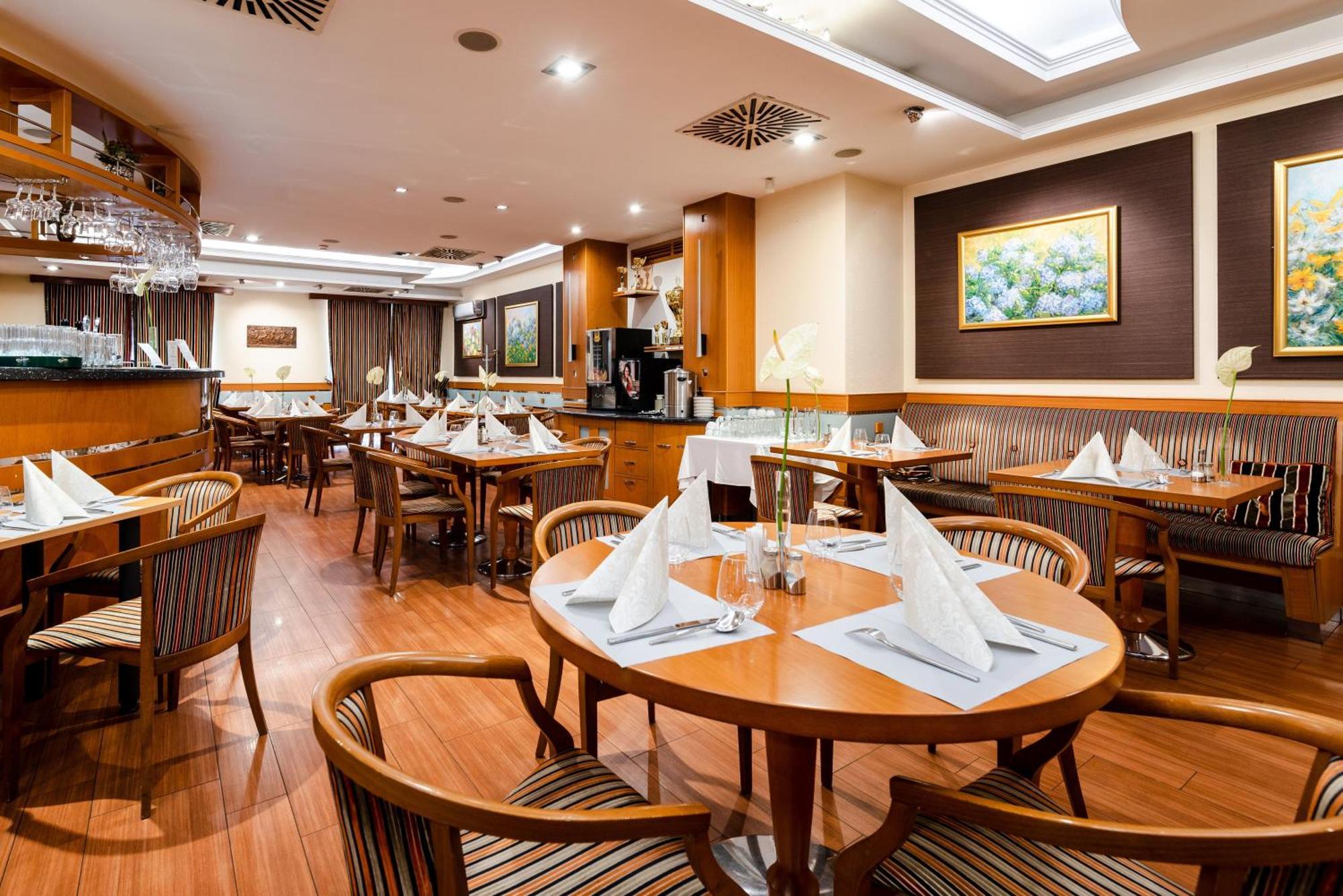 Hotel Kalvaria Superior Győr Extérieur photo